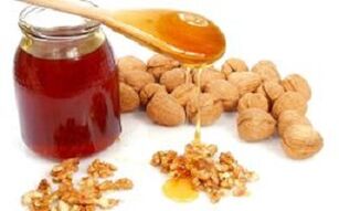 Honey s vlašskými orechmi - ľudový liek na zväčšenie penisu